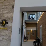 Uni Island - City Center Suites